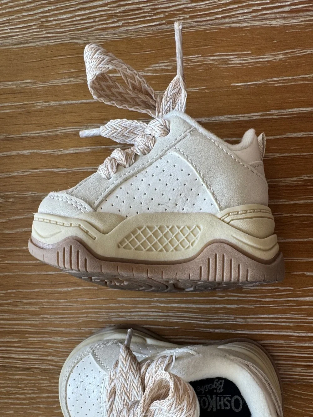 OshKosh - Toddler Girl - Tennis Shoes - Size 4